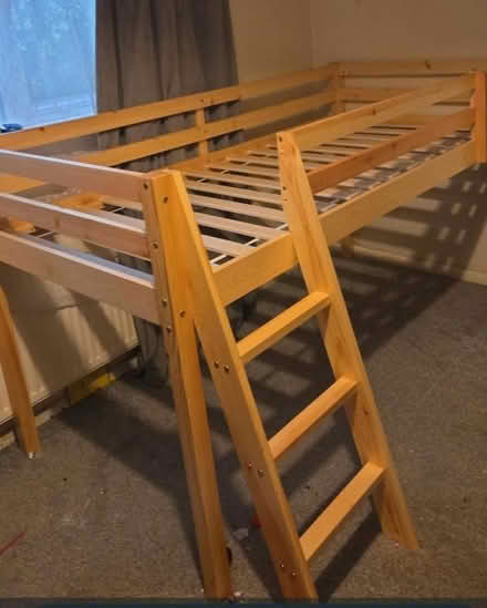 Photo of free Mid sleepers without mattress (Essoldo way HA8) #1