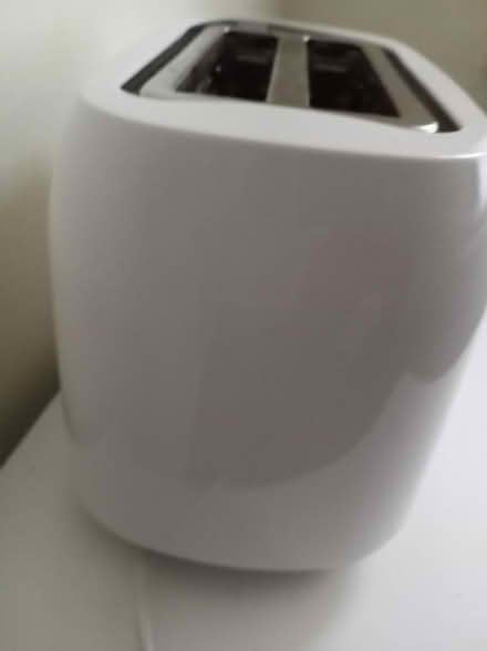 Photo of free White Basic Toaster (Wolverhampton (WV10)) #4