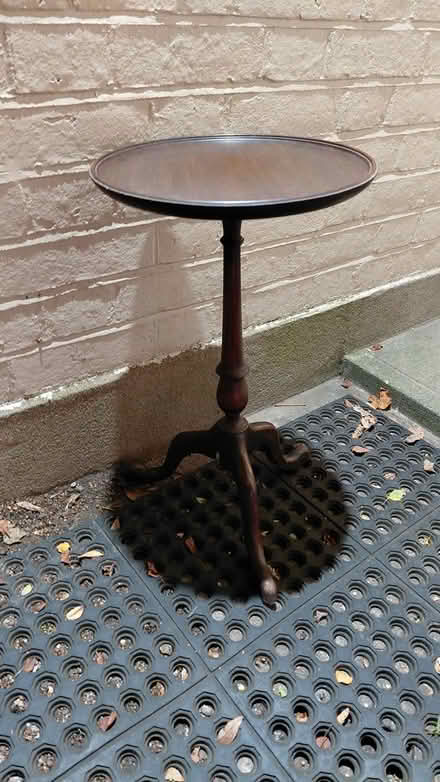 Photo of free Small side table (Kew TW9) #1