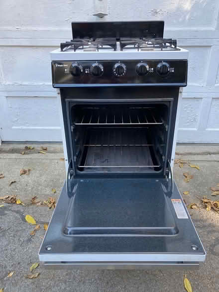 Photo of free Kitchen Stove-Natural Gas (Downtown Ithaca) #3