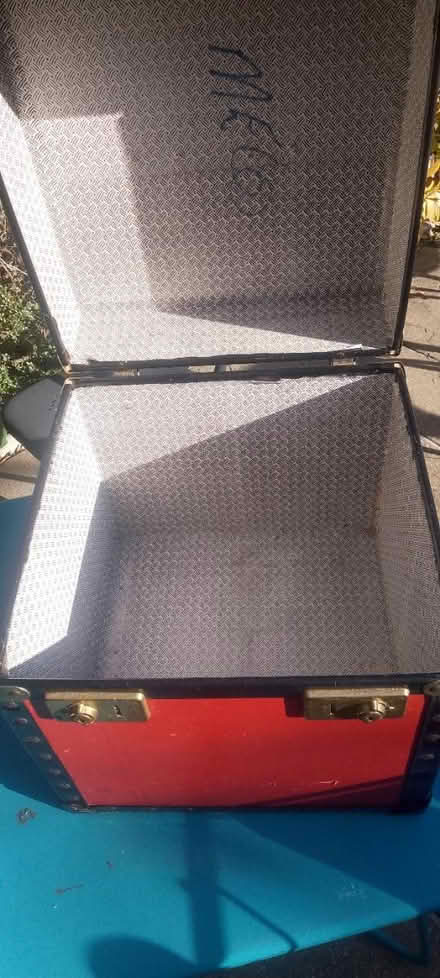 Photo of free Record case for 12"/ LP records (Sutton SM3) #2