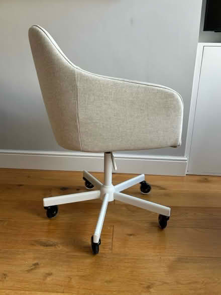 Photo of free Beige swivel desk chair on wheels (Kilburn Park NW6) #4