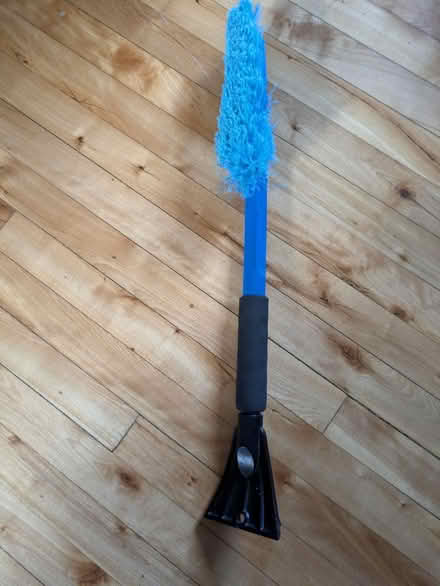 Photo of free Car snow brush/ ice scraper (Chinatown / Little Italy) #2