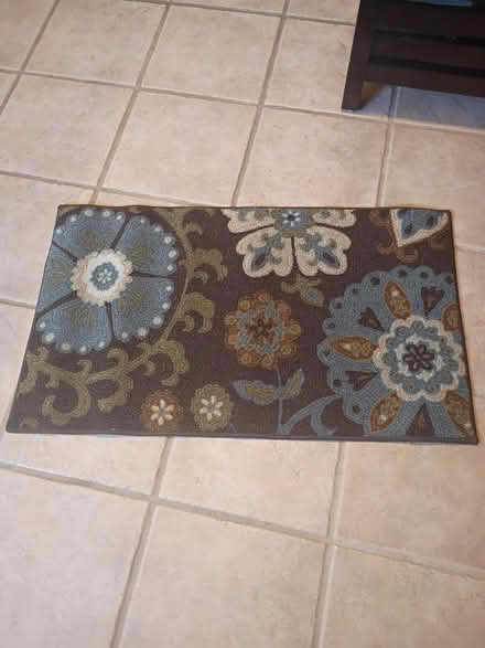 Photo of free small rubber backed rug (Near Waltham Library) #1