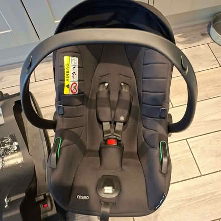 Photo of free Car seat and isofix base (Frodsham WA6) #3