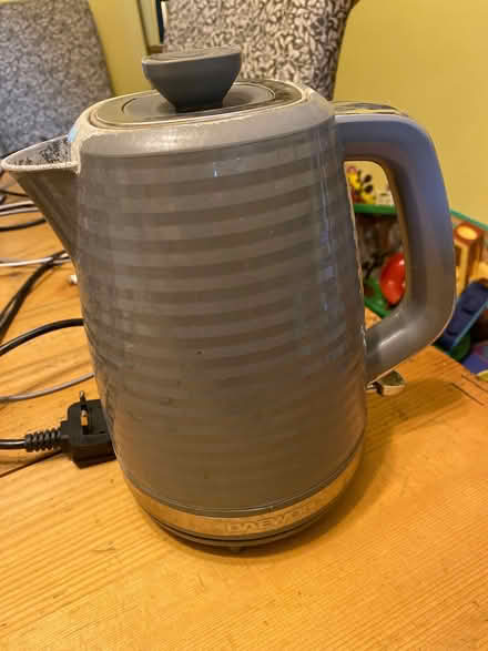 Photo of free Grey Darwin cordless kettle (East Challow OX12) #1