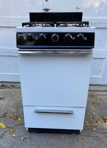 Photo of free Kitchen Stove-Natural Gas (Downtown Ithaca) #2