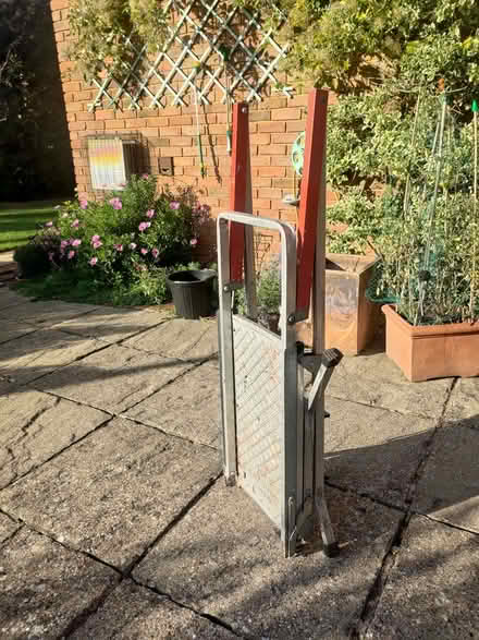 Photo of free Painting platform (West Wimbledon) #1