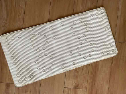 Photo of free Non-slip bath mat (Hertford SG13) #1