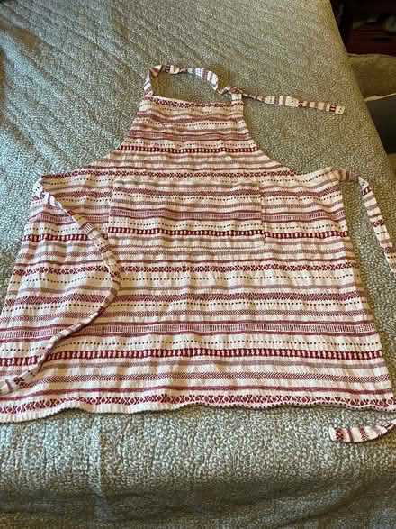 Photo of free Holiday apron (Kirkland / Finn Hill) #1