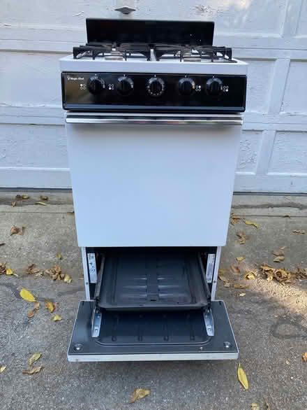 Photo of free Kitchen Stove-Natural Gas (Downtown Ithaca) #4