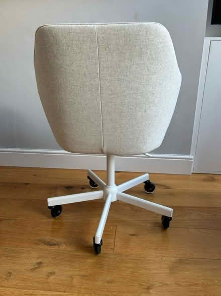 Photo of free Beige swivel desk chair on wheels (Kilburn Park NW6) #3