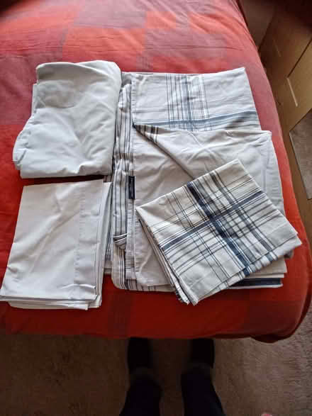 Photo of free Matching Duvet cover set (Oxhey Hall WD19) #1